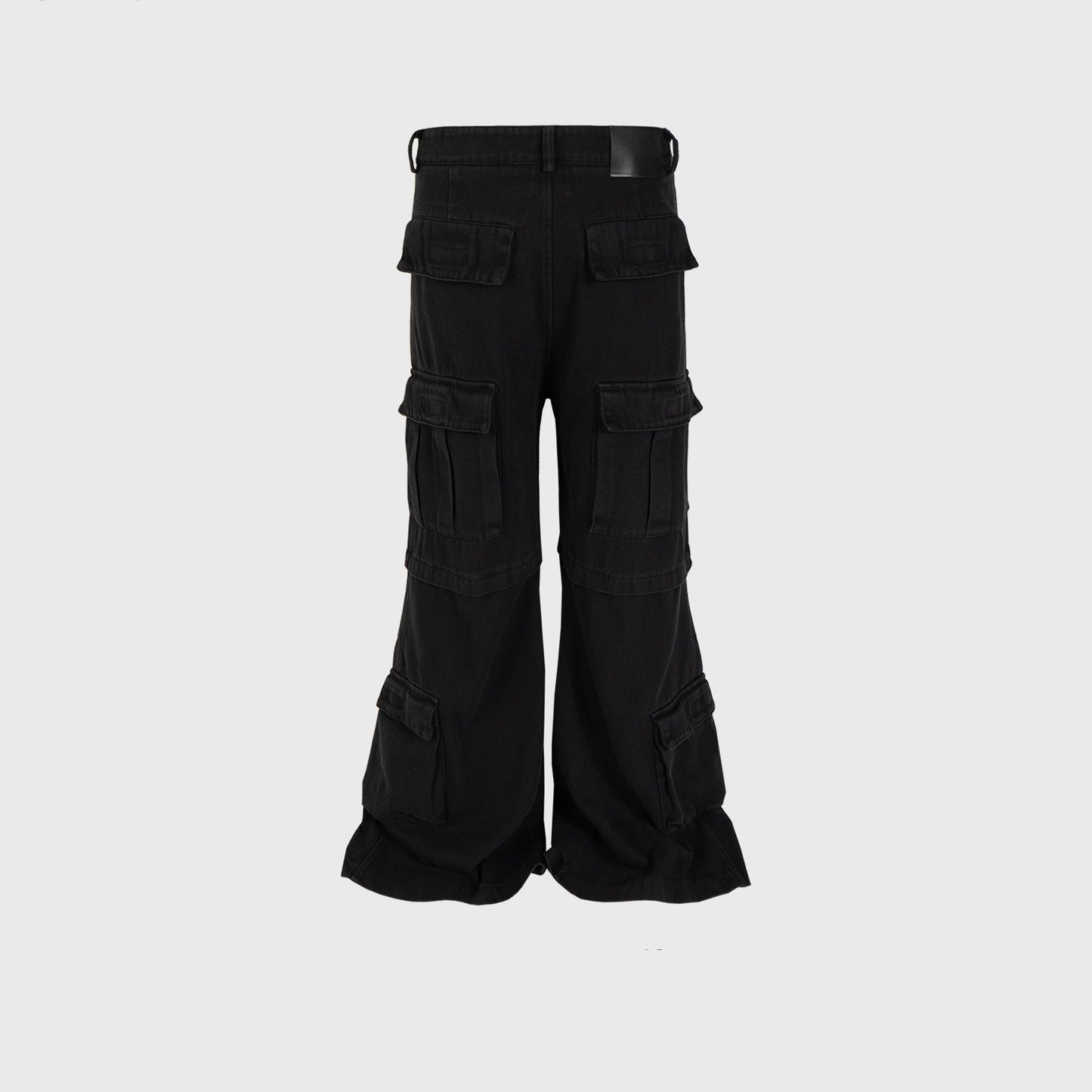 Sculpted Fit Pleated Cargo Pants